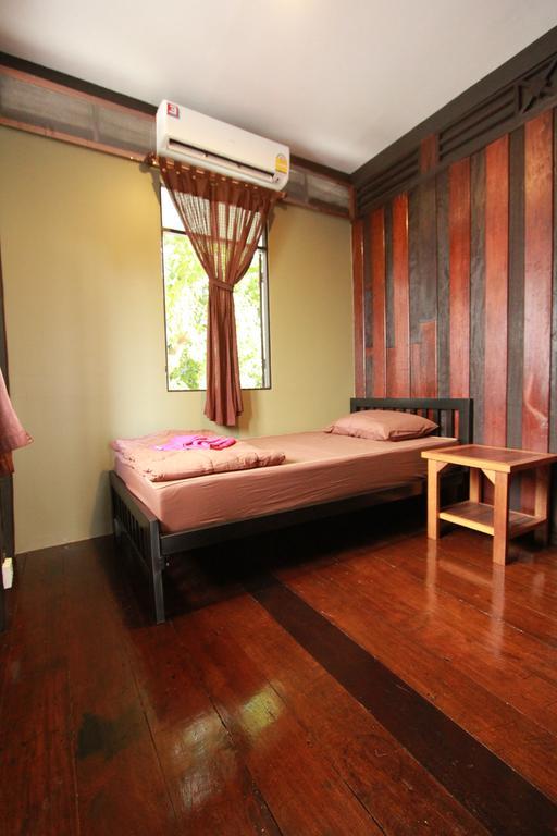 Viman Guesthouse Бангкок Экстерьер фото